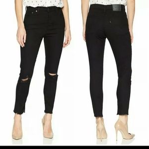 Levi's Skinny Wedgie Pant in Black